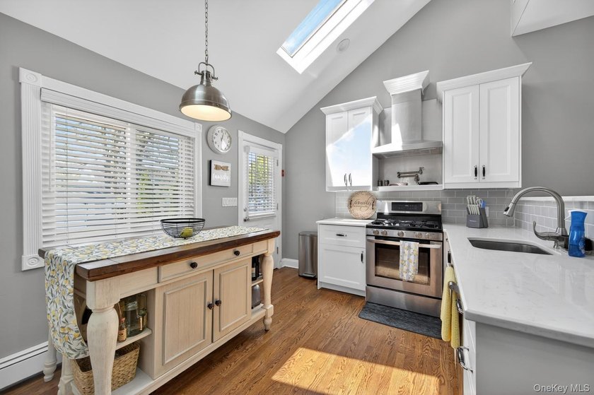 Beautifully renovated inside and out!! Welcome to 105 N Hamilton - photo 10