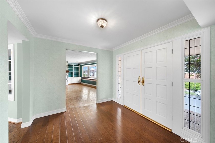 905 Emerald Bay is a light-filled corner lot bungalow offering 2 - photo 5