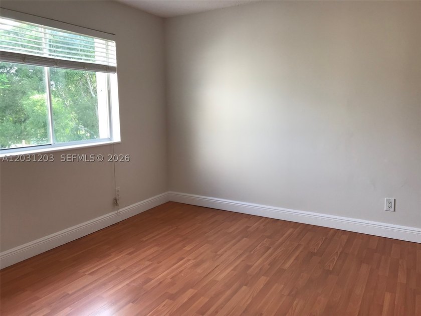 Investor Wanted! Large 2/1, BRAND NEW KITCHEN AND BATH!!! NEW - photo 11