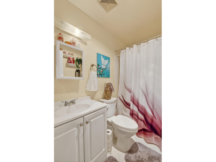 CONVERTIBLE 2 BR 2 BA VILLA - UPDATED AND MOVE-IN READY! Enjoy - photo 13