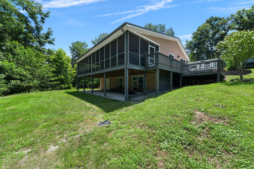 Waterfront Living With Incredible Lake Views - photo 4