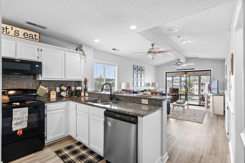 End-unit 2BR/2BA condo located in a gated Intracoastal Waterway - photo 15