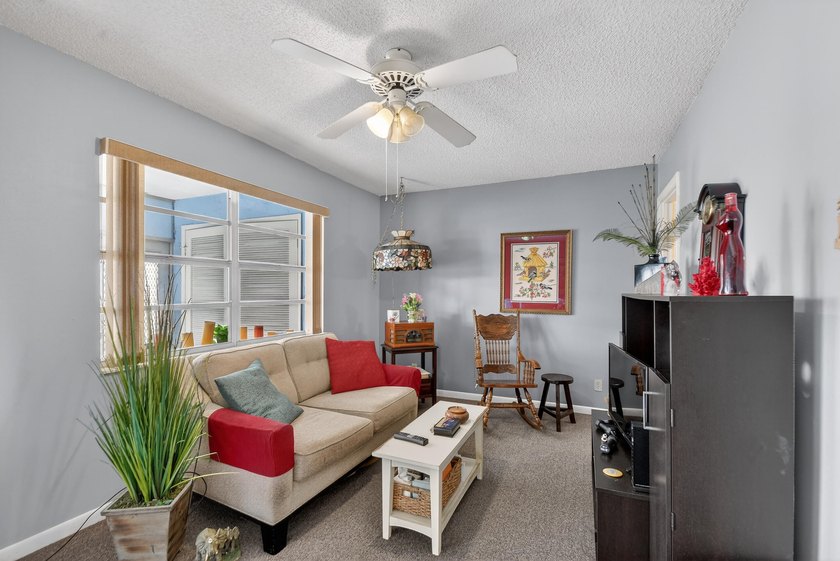 CONVERTIBLE 2 BR 2 BA VILLA - UPDATED AND MOVE-IN READY! Enjoy - photo 17