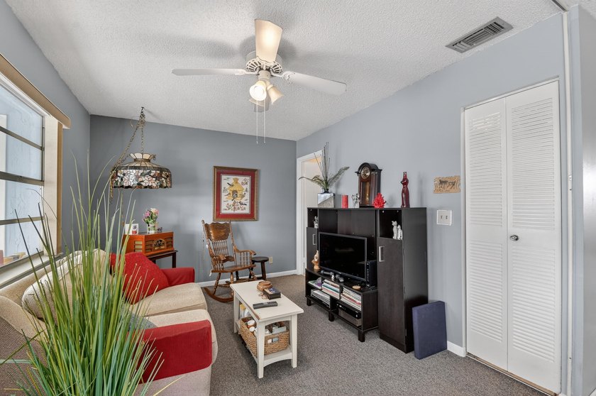 CONVERTIBLE 2 BR 2 BA VILLA - UPDATED AND MOVE-IN READY! Enjoy - photo 18