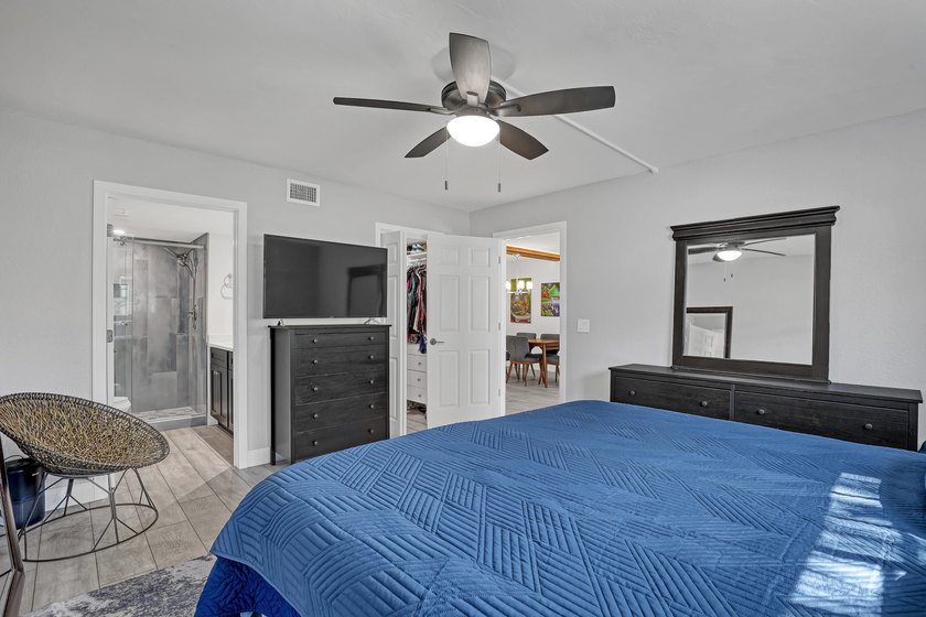 Welcome to this beautifully updated, light-filled corner unit - photo 21