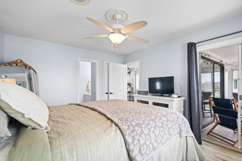 End-unit 2BR/2BA condo located in a gated Intracoastal Waterway - photo 23