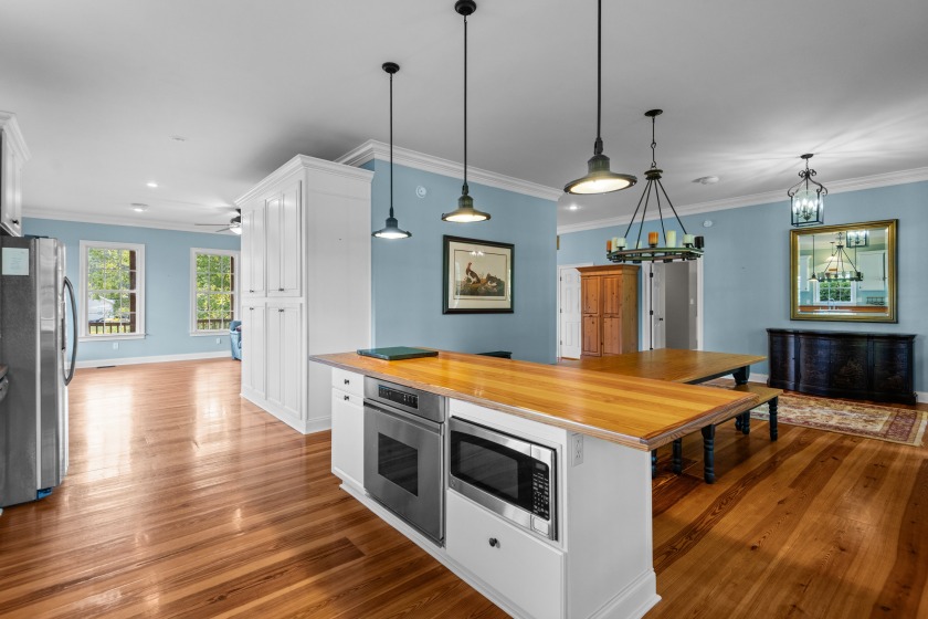 Traditional Southern Style Lake Home - photo 5