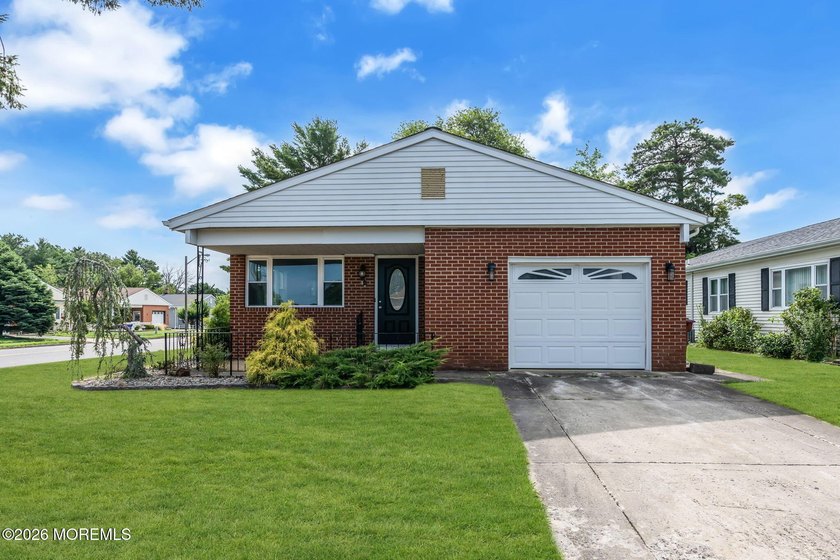 Welcome to 2 Ashcroft Lane, a charming 2-bed, 2-bath Lakeview - photo 30