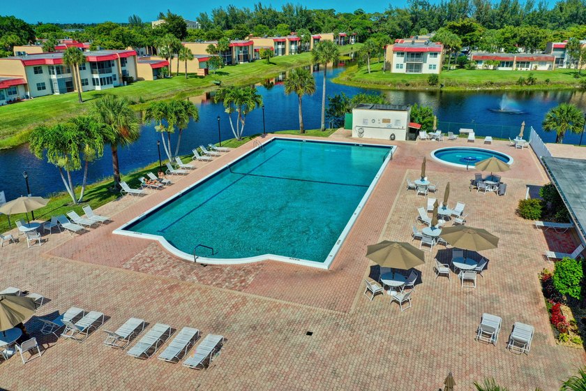 CONVERTIBLE 2 BR 2 BA VILLA - UPDATED AND MOVE-IN READY! Enjoy - photo 30