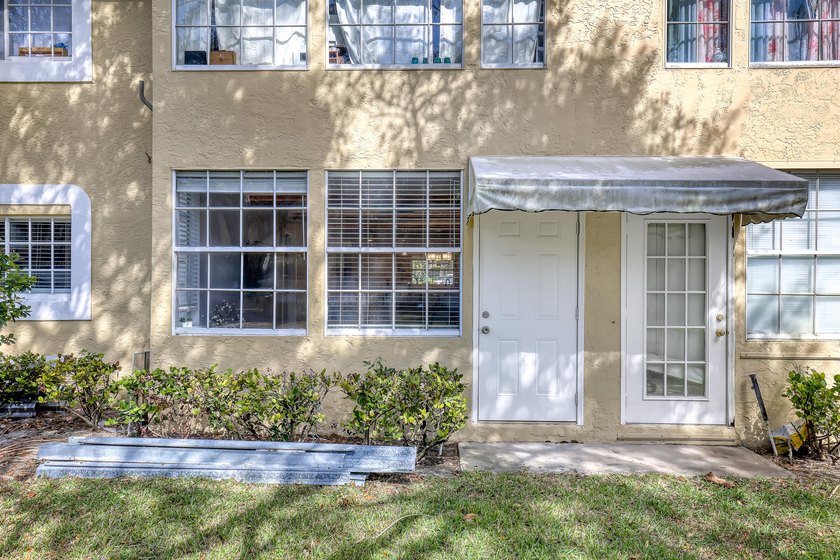 Welcome to this beautifully updated, light-filled corner unit - photo 30