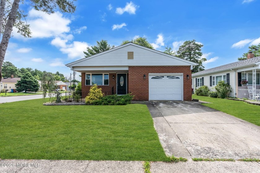 Welcome to 2 Ashcroft Lane, a charming 2-bed, 2-bath Lakeview - photo 32