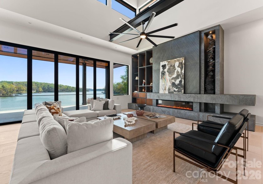 Exquisite Waterfront Masterpiece on Lake Wylie - Discover an - photo 12