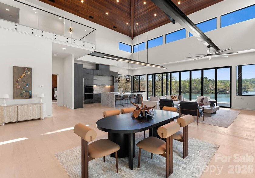 Exquisite Waterfront Masterpiece on Lake Wylie - Discover an - photo 15