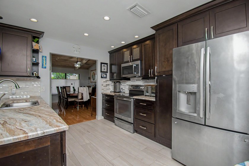Florida living at its finest in the highly desirable Thornhill - photo 17