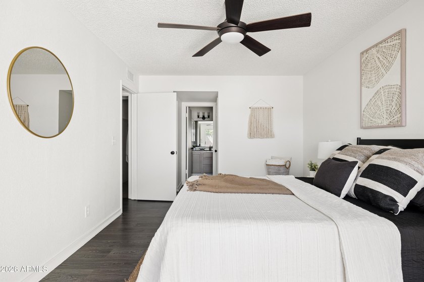 Welcome to this beautifully updated 2 bedroom, 2 bathroom - photo 20