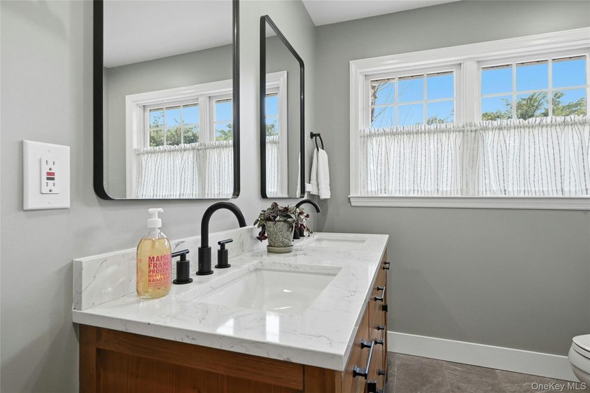 From the moment you arrive, the classic Colonial charm draws you - photo 22