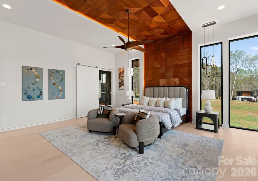 Exquisite Waterfront Masterpiece on Lake Wylie - Discover an - photo 23