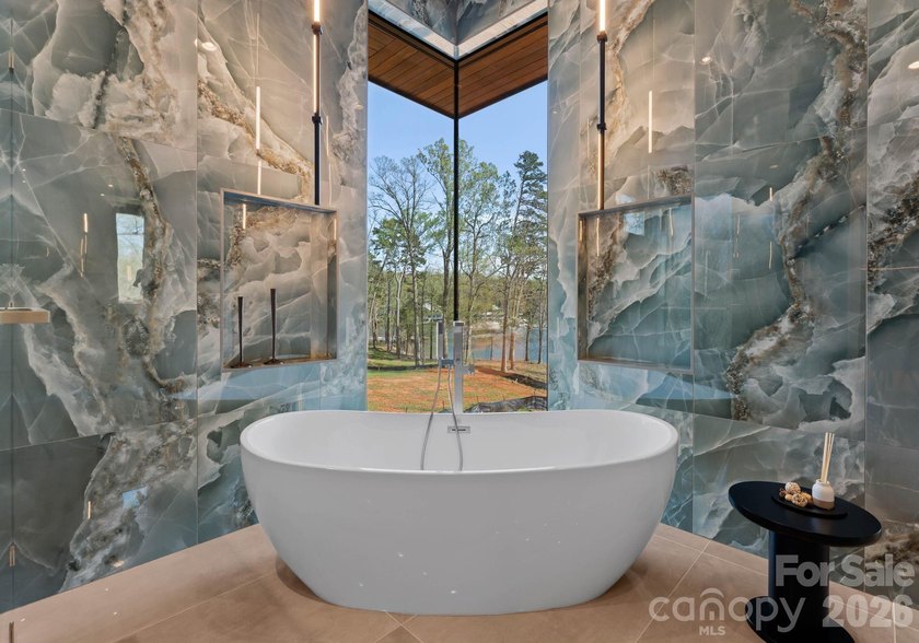 Exquisite Waterfront Masterpiece on Lake Wylie - Discover an - photo 24