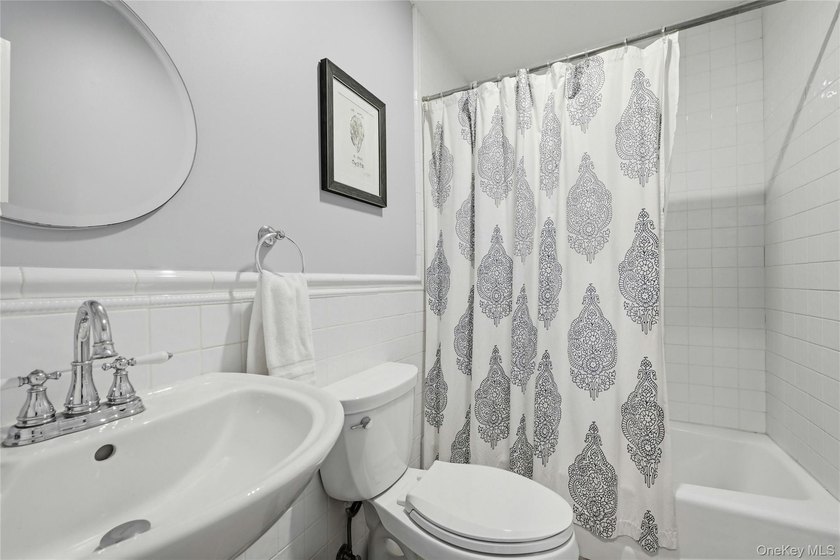 From the moment you arrive, the classic Colonial charm draws you - photo 24