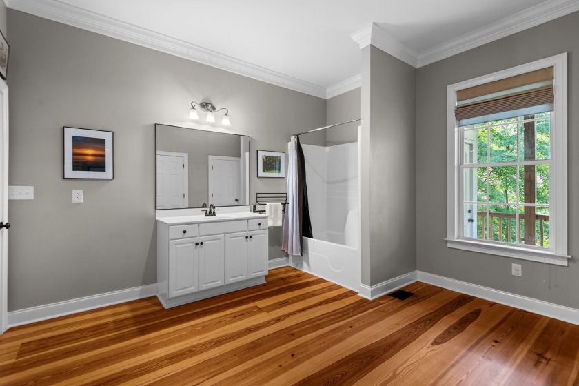 Traditional Southern Style Lake Home - photo 21