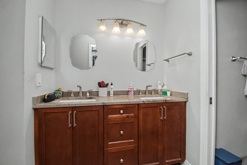 Florida living at its finest in the highly desirable Thornhill - photo 32