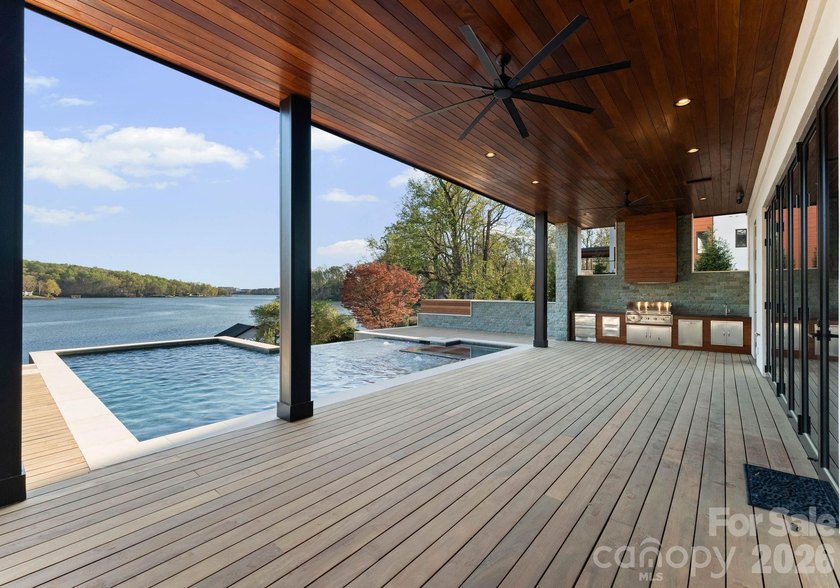 Exquisite Waterfront Masterpiece on Lake Wylie - Discover an - photo 39