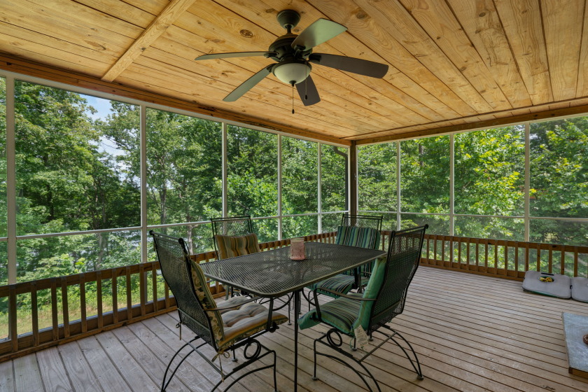 Waterfront Living With Incredible Lake Views - photo 13