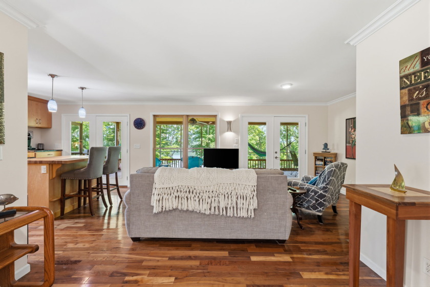 Waterfront Living With Incredible Lake Views - photo 17