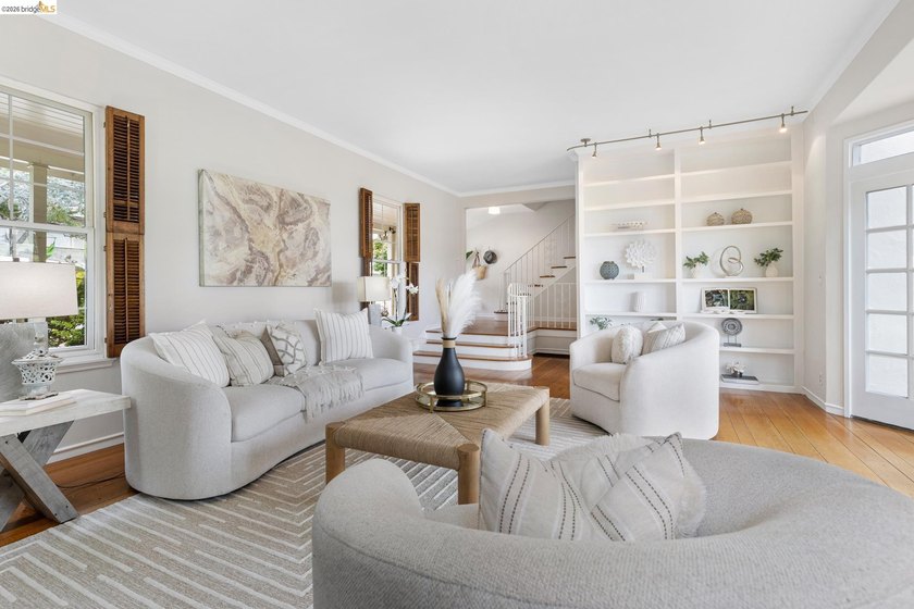 Welcome to this charming Crocker Traditional with character and - photo 12