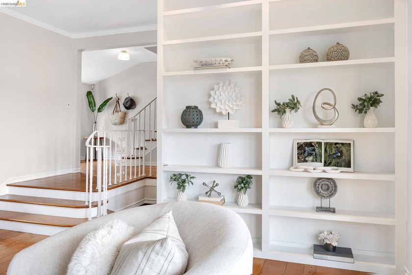 Welcome to this charming Crocker Traditional with character and - photo 13