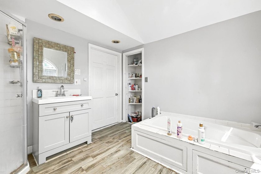 Exceptional opportunity in Larchmont area for investor and - photo 13