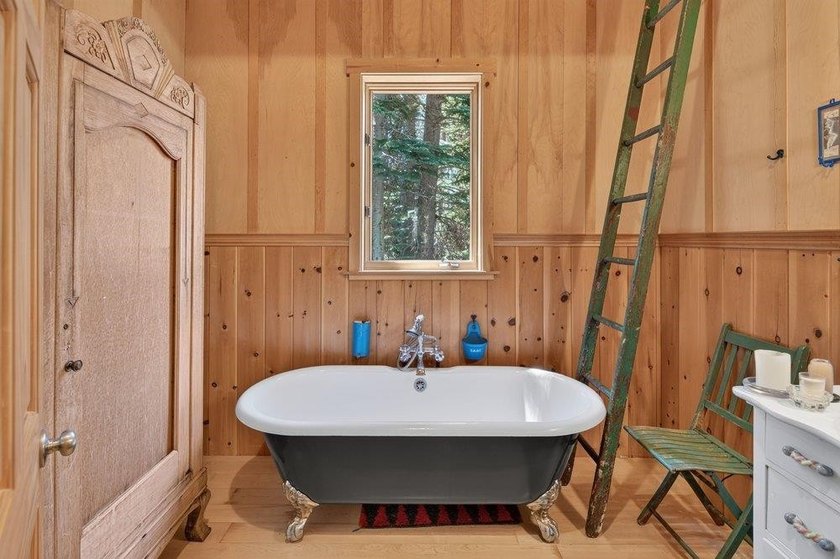 Exceedingly well-built and truly one of a kind, this charming - photo 20