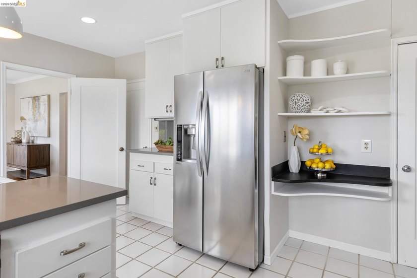 Welcome to this charming Crocker Traditional with character and - photo 23