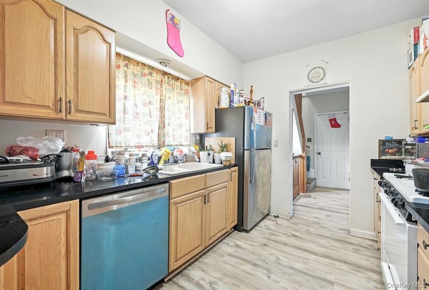 Exceptional opportunity in Larchmont area for investor and - photo 23