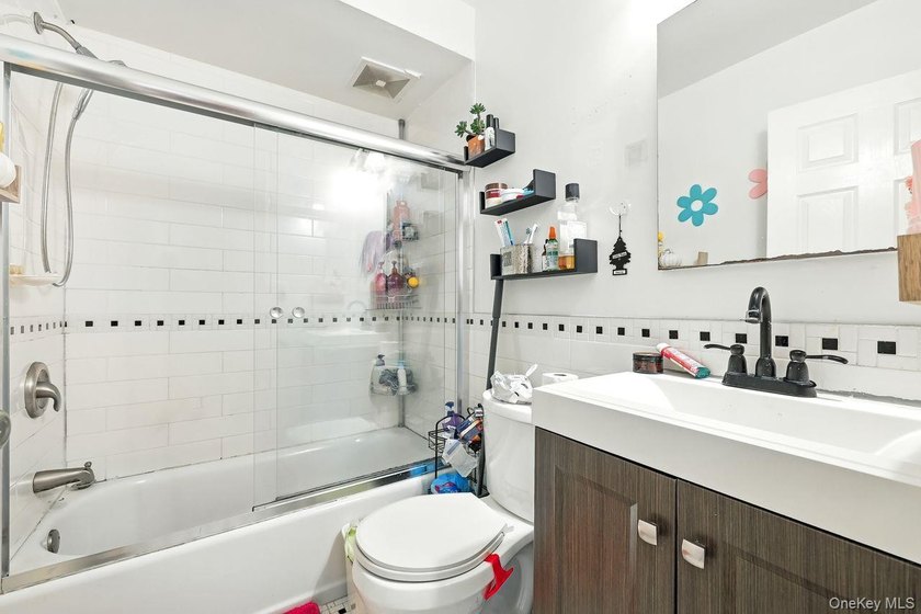 Exceptional opportunity in Larchmont area for investor and - photo 26