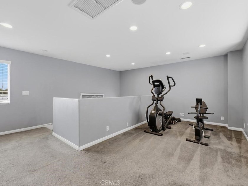 Welcome to 6261 Vanguard Avenue in the Eastgate neighborhood of - photo 28