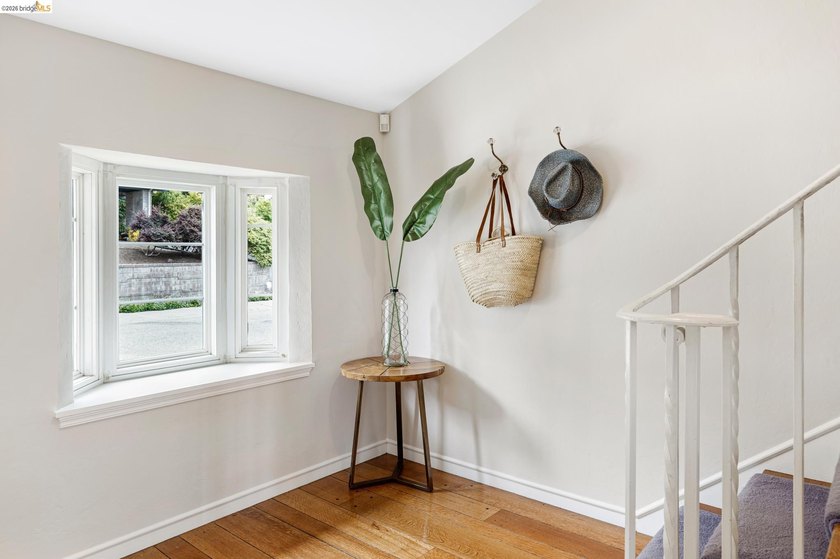 Welcome to this charming Crocker Traditional with character and - photo 29