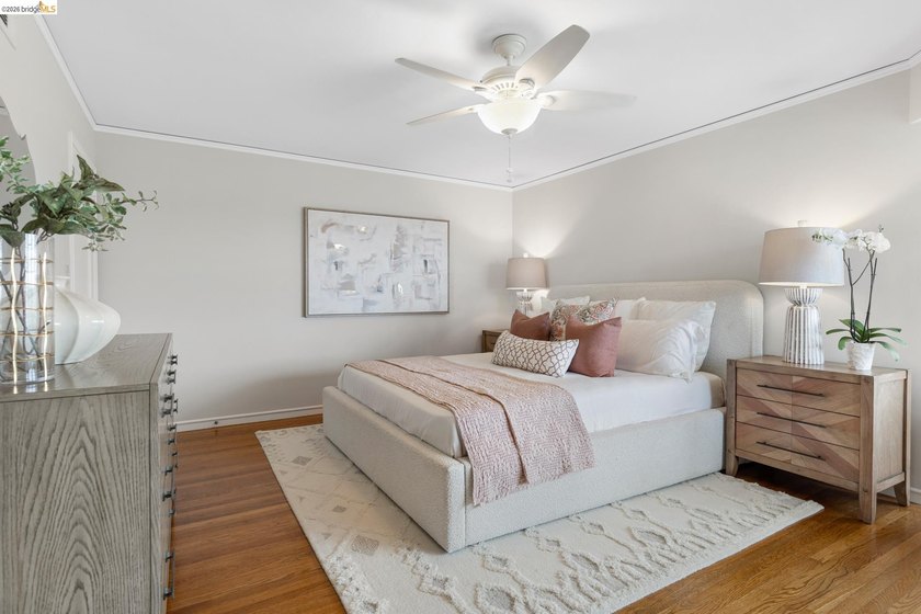 Welcome to this charming Crocker Traditional with character and - photo 34