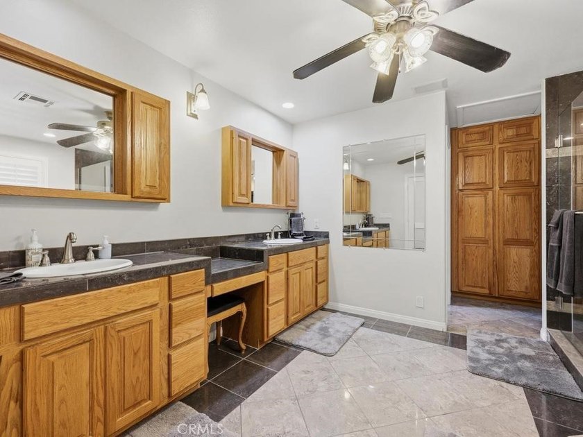 Welcome to 6261 Vanguard Avenue in the Eastgate neighborhood of - photo 34