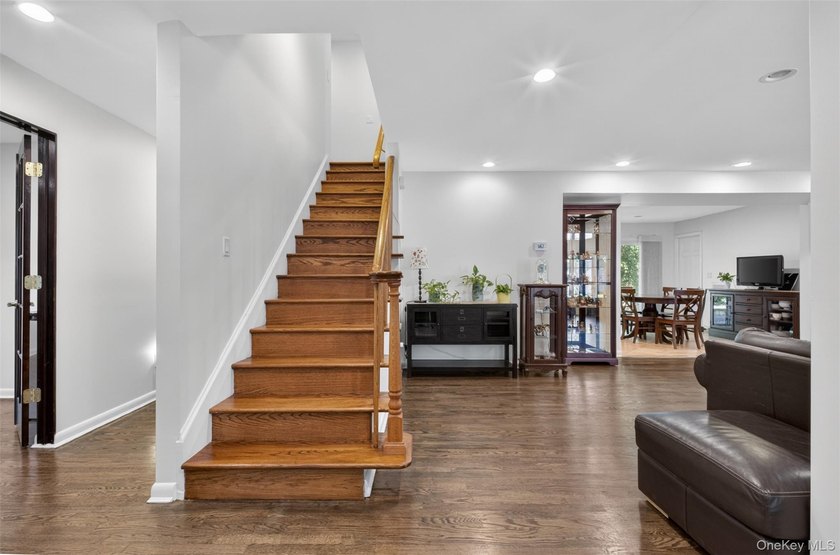 Amazing opportunity in the highly desirable Allenwood section of - photo 6