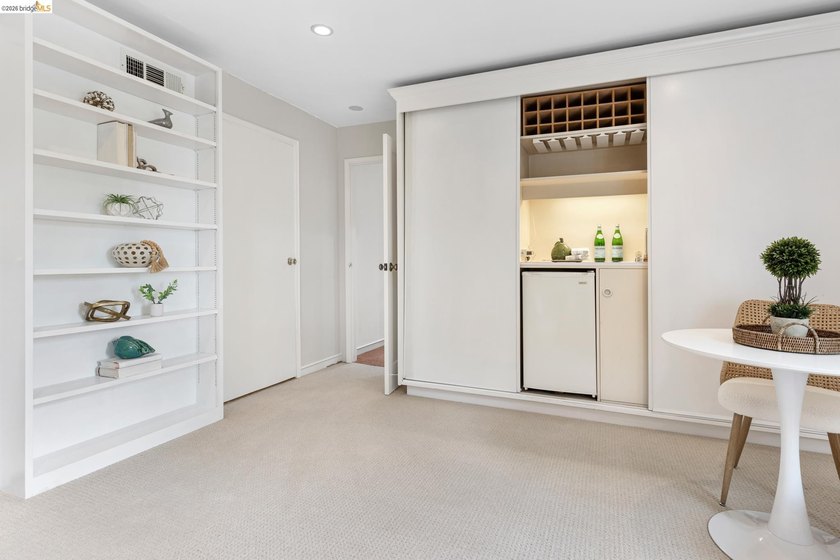 Welcome to this charming Crocker Traditional with character and - photo 43