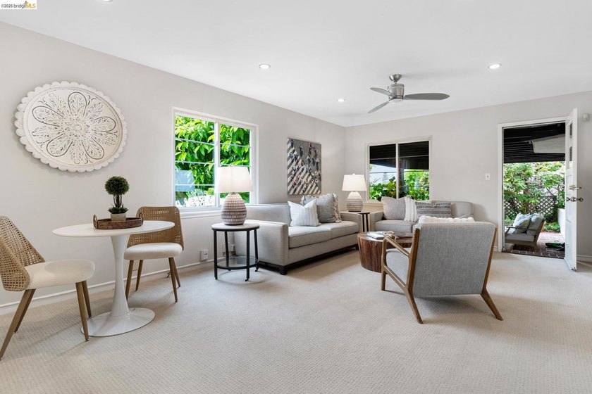 Welcome to this charming Crocker Traditional with character and - photo 46
