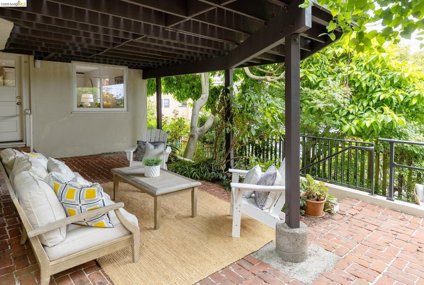 Welcome to this charming Crocker Traditional with character and - photo 48