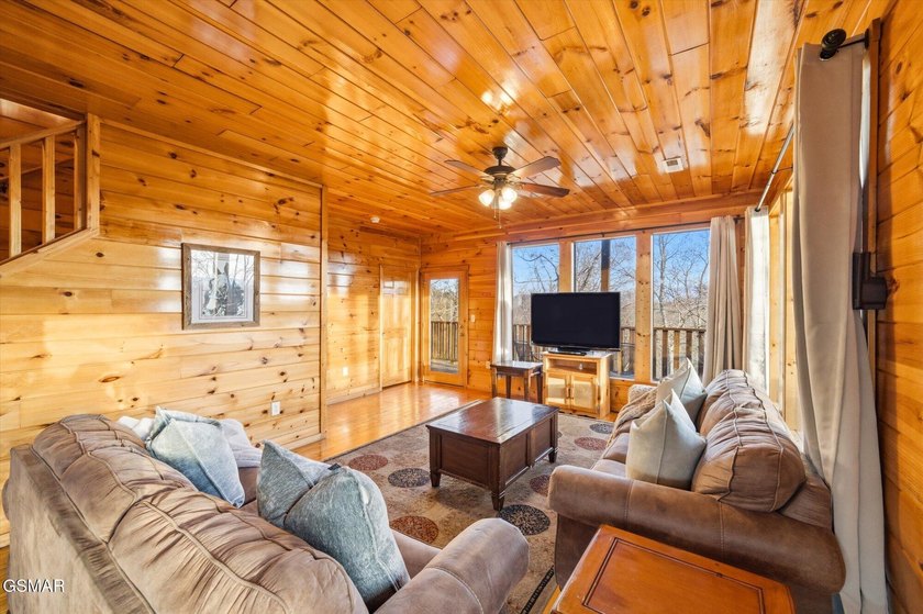 Spacious 3,456 sq.ft. STR with 6 KING SIZE ROOMS and GREAT - photo 8