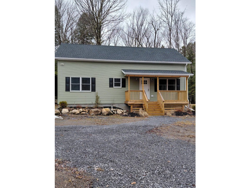 TAXES REDUCED!!!! Move right into this BRAND NEW home! Built - photo 11