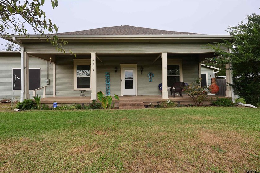 Charming Downtown Alba Home with Historic Character &amp; Modern - photo 2