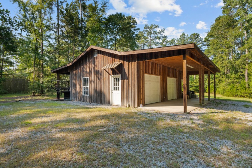 Traditional Southern Style Lake Home - photo 29