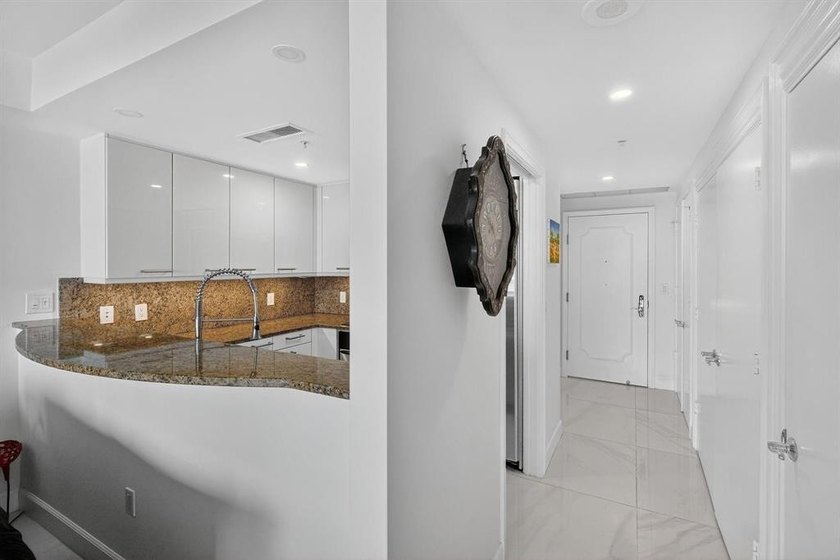 Fabulous 12th floor 1 bedroom 1.5 bath unit at Ritz-Carlton - photo 7