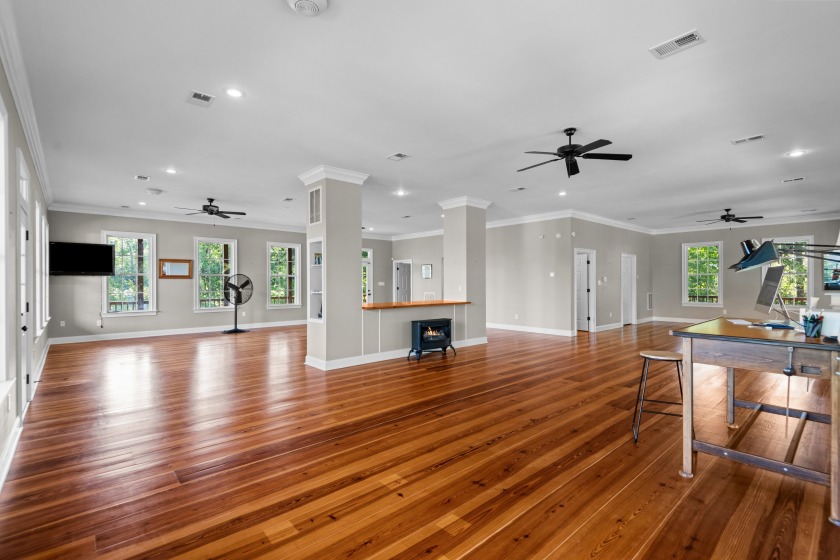 Traditional Southern Style Lake Home - photo 11