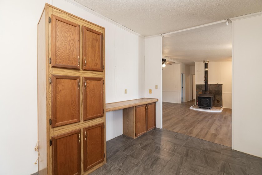 Welcome to this 3 bedroom, 2 bathroom home offering spacious - photo 5